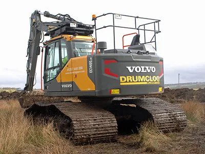 Low Ground Pressure Excavator Hire — Drumclog Plant, photo 2